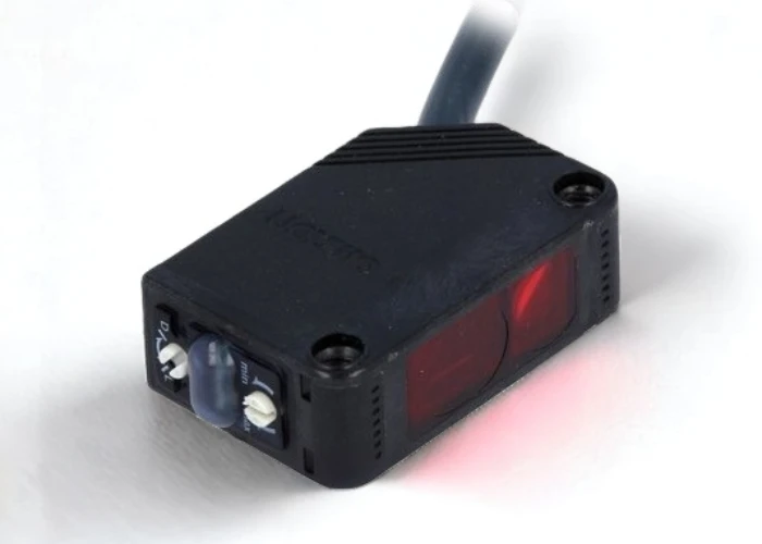 Omron E3Z-LS61 photoelectric sensor precision sensing technology